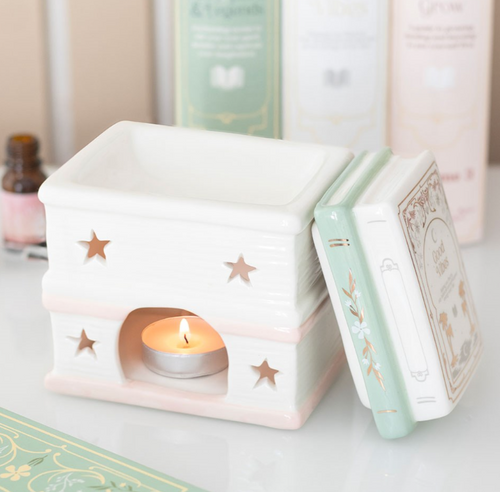 Boekenstapel geurbrander voor olie en waxmelts