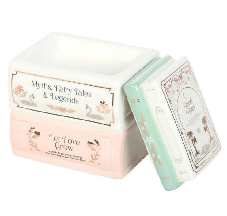 Boekenstapel geurbrander voor olie en waxmelts